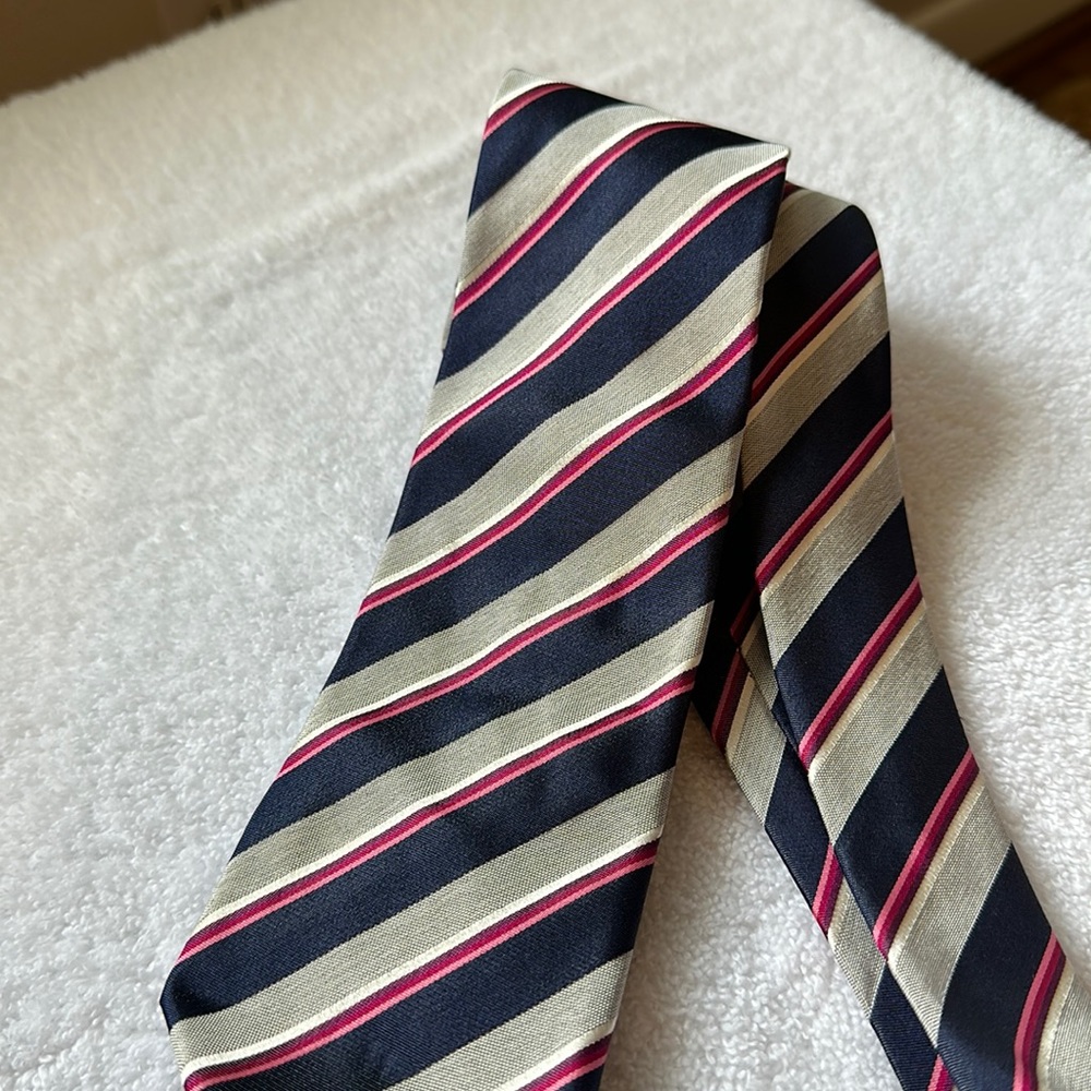 Hugo boss striped tie. Pink navy silver